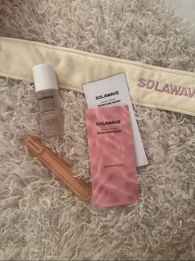 Solawave Skincare Wand Kit in Cream & Pink. Mint condition. Used once.